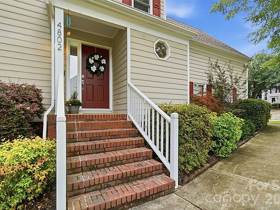 3rd image of 4802 Bridle Ridge Ln