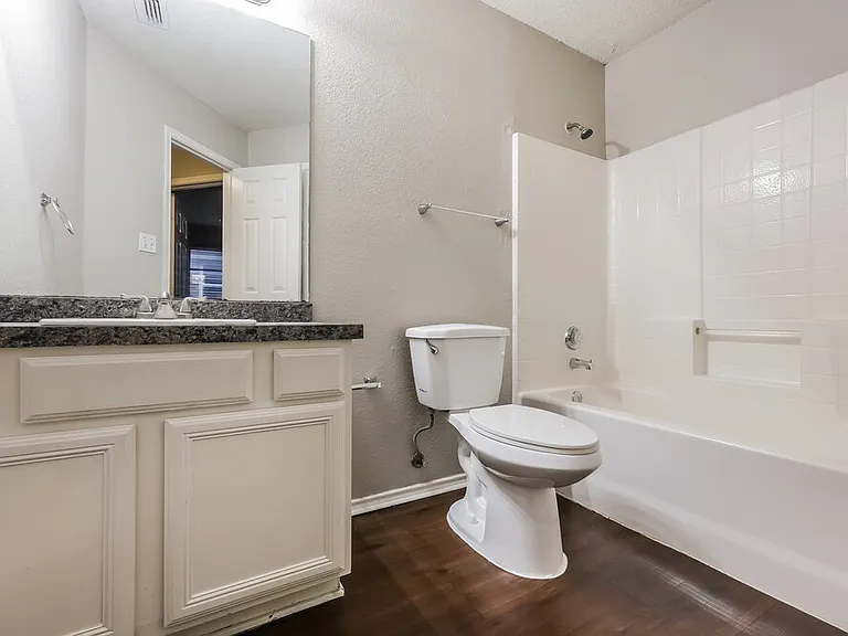 2844 Claremont Dr — Photo 14