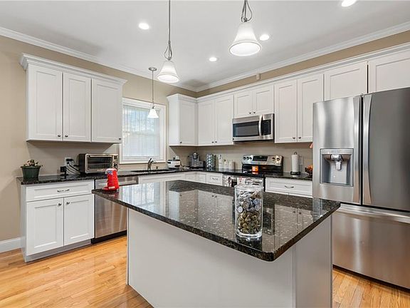 5th image of 83 Teakwood Dr W