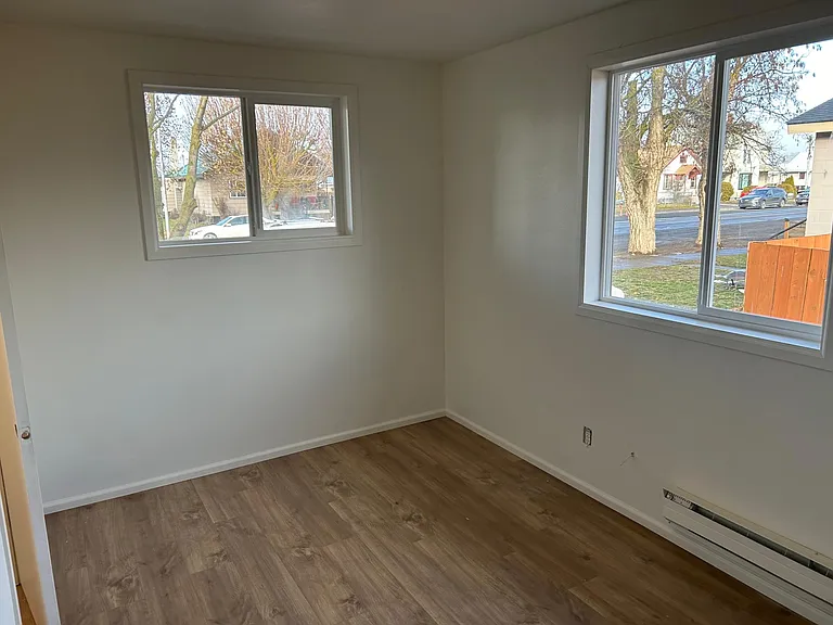 411 S Alder St — Photo 3