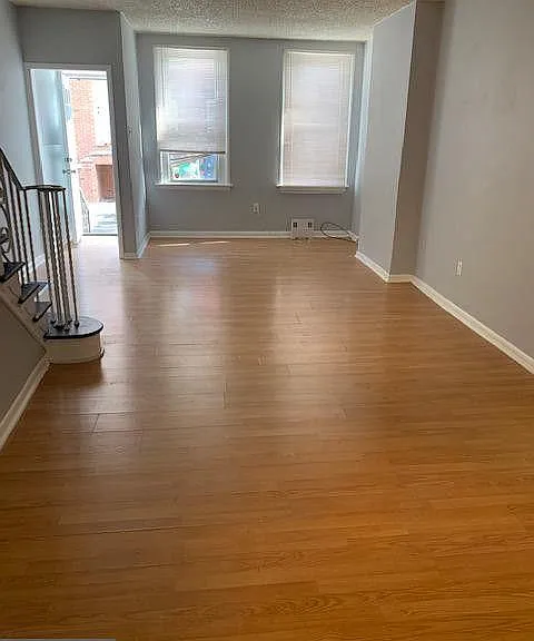 2037 McClellan St — Photo 2