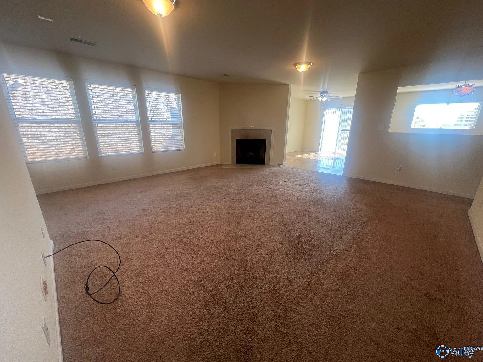 3 bed, 2.0 bath, 1731 sqft, $1,975 — Photo 4