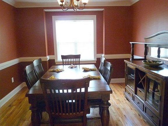 2nd image of 106 Brooke Ct