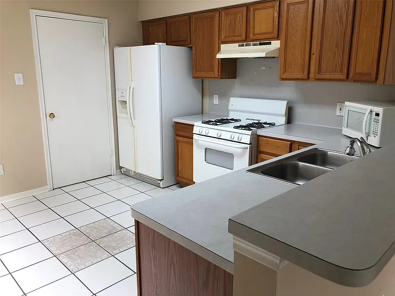 10330 Timberloch Dr — Photo 4