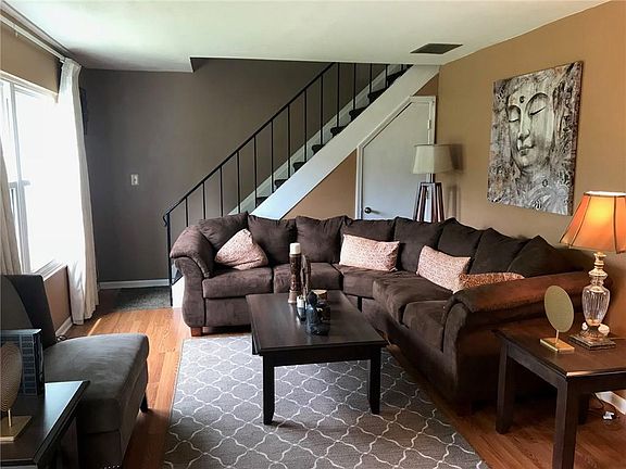 3rd image of 4817 Oakwood Trl