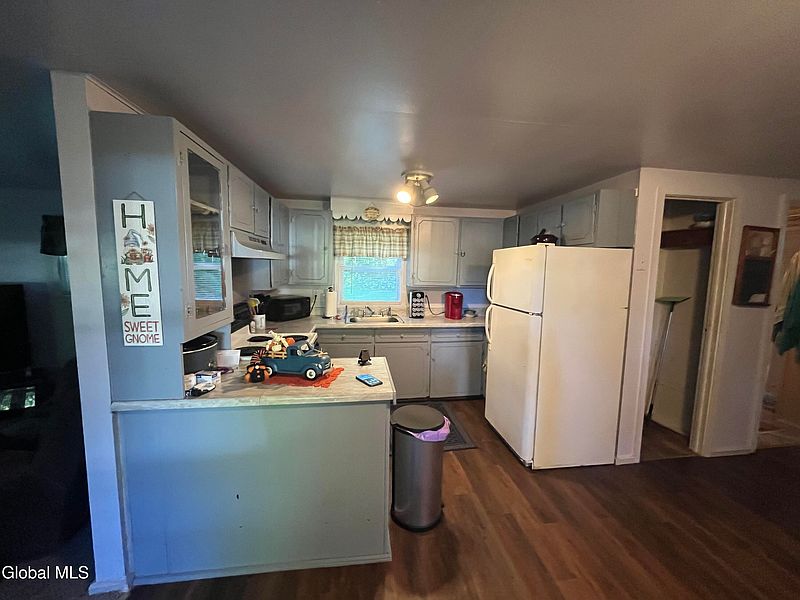 3rd image of 326 Middle Road