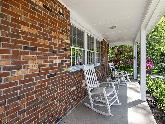 4th image of 7 Ledgemont Dr