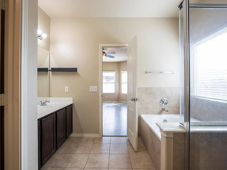 433 Stonebrook Dr — Photo 13