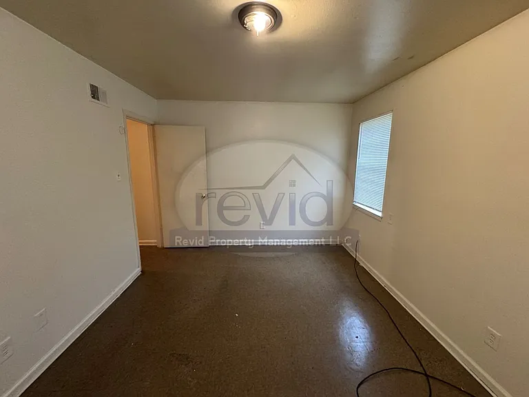 2412 Charjean — Photo 11