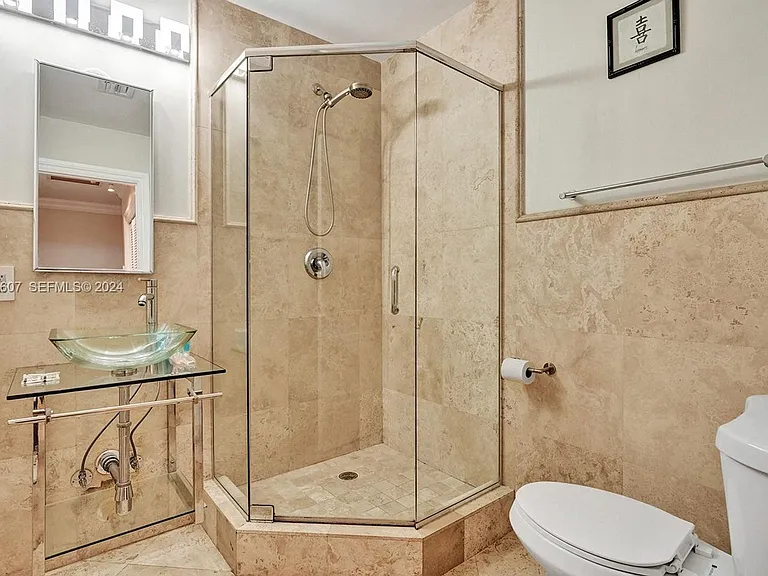 1049 N Southlake Dr — Photo 22
