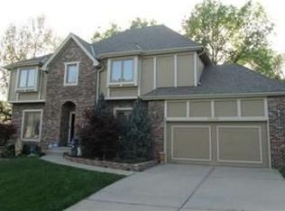 8226 Park St, Lenexa, KS 66215