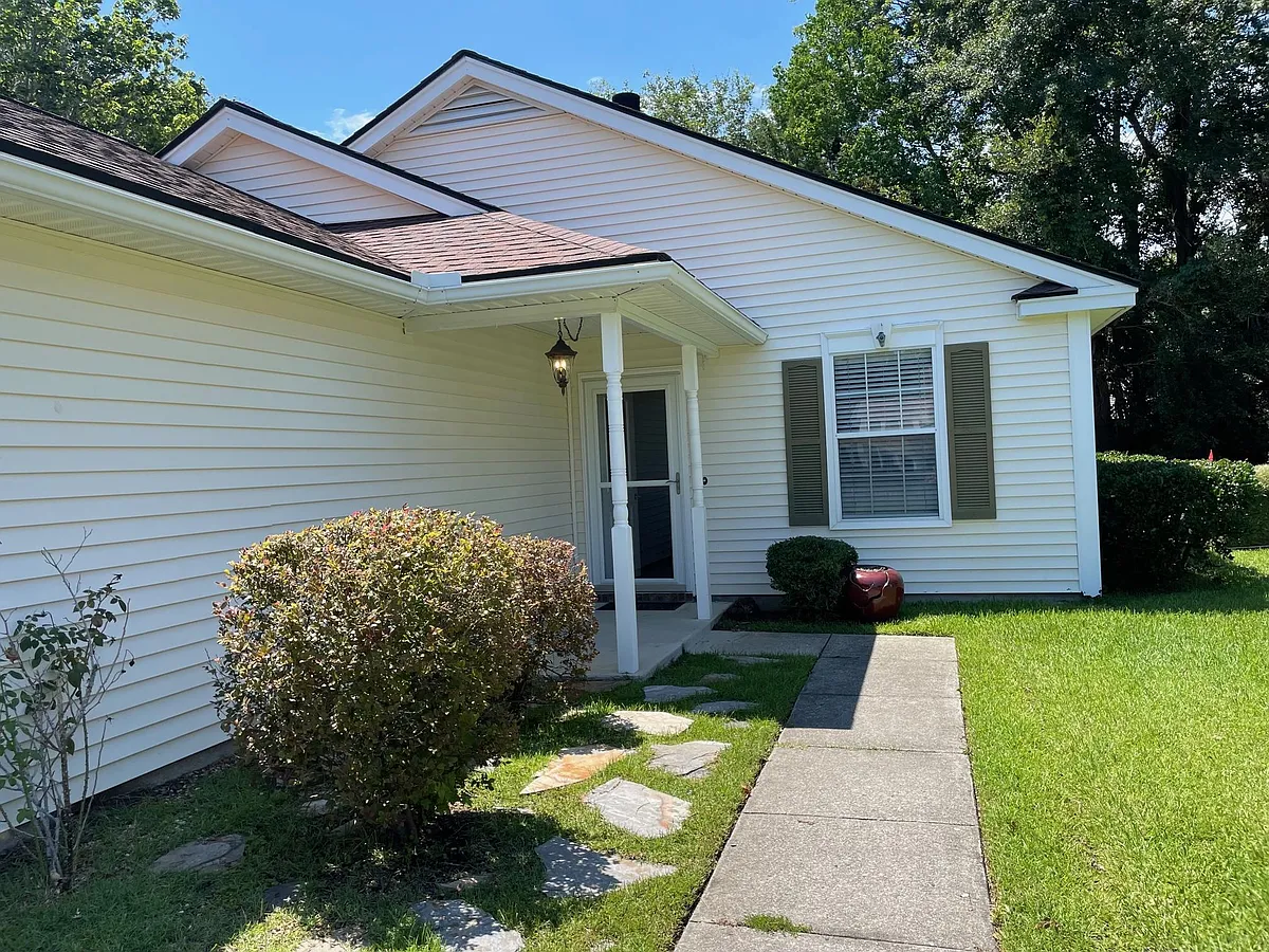 Building Photo - 210 Lytham Ct