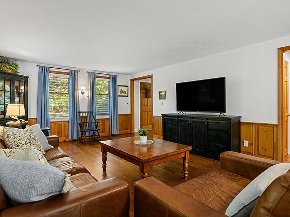 3rd image of 27 Hemlock Ridge