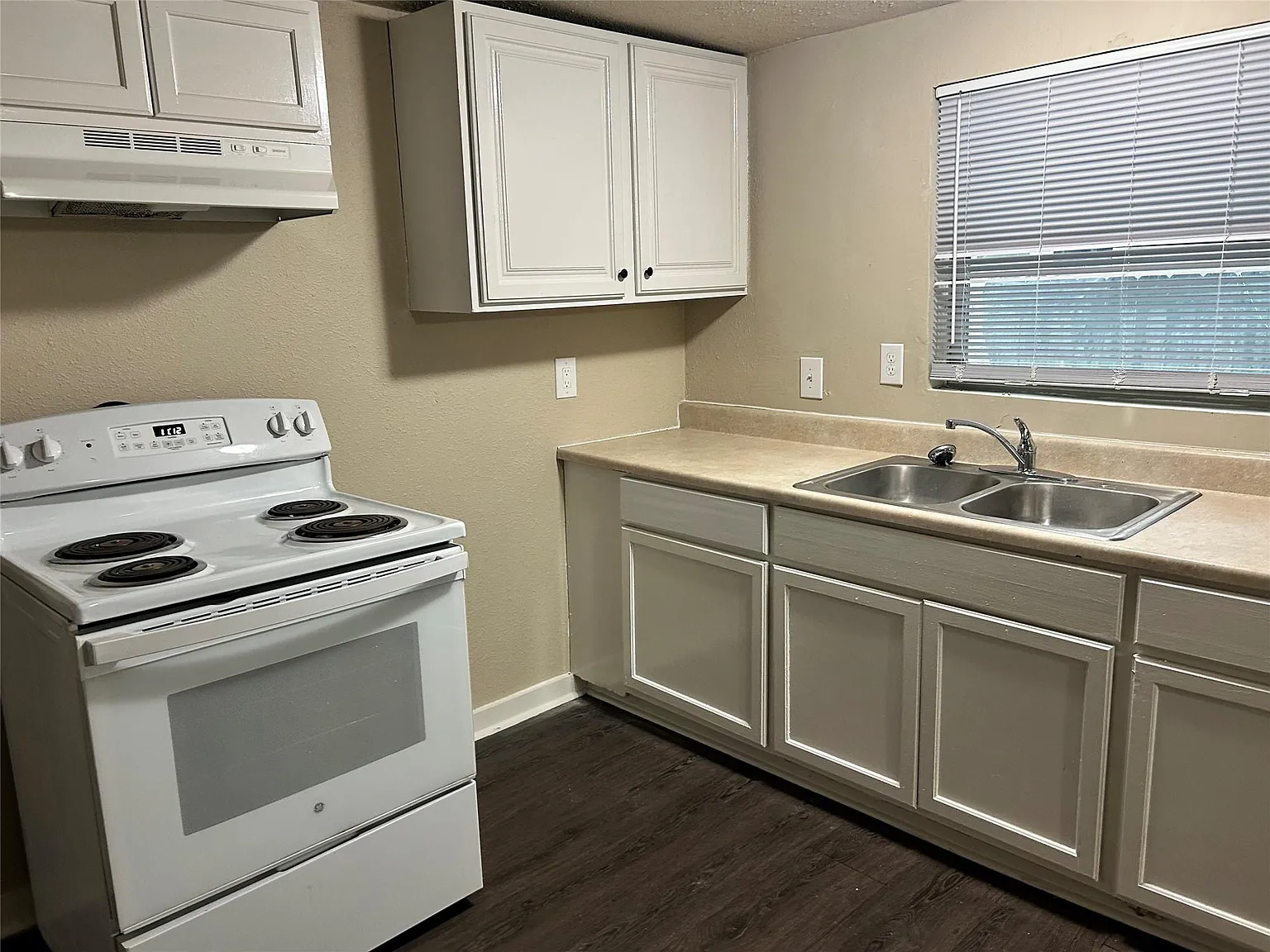 2 bed, 1.0 bath, 760 sqft, $1,000 — Photo 3