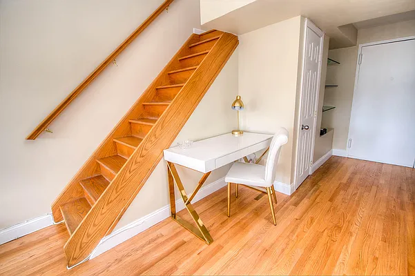 Sold by REMAX Elite | media 33