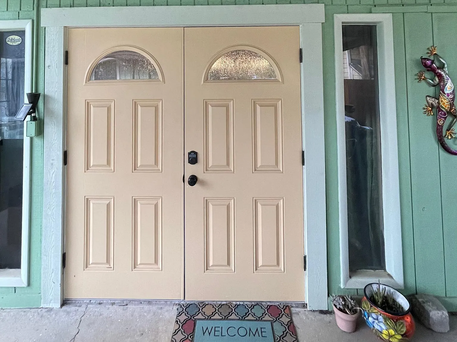 713 W Ridgewood Ct — Photo 2
