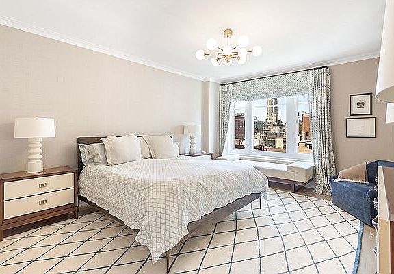 5th image of 200 E 79th St APT 12B