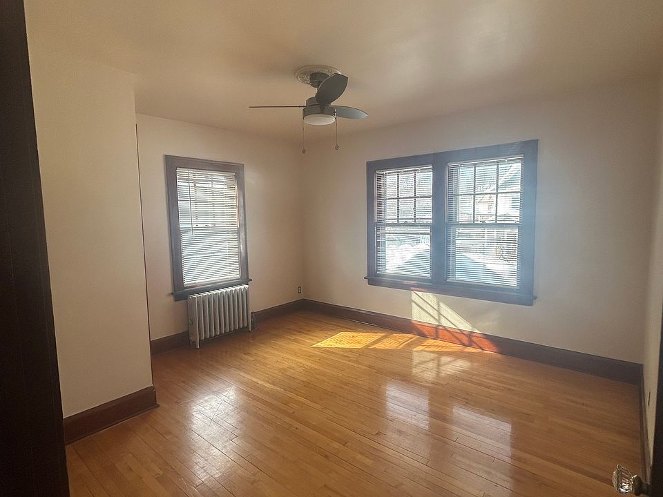 1st image of 811 John St
