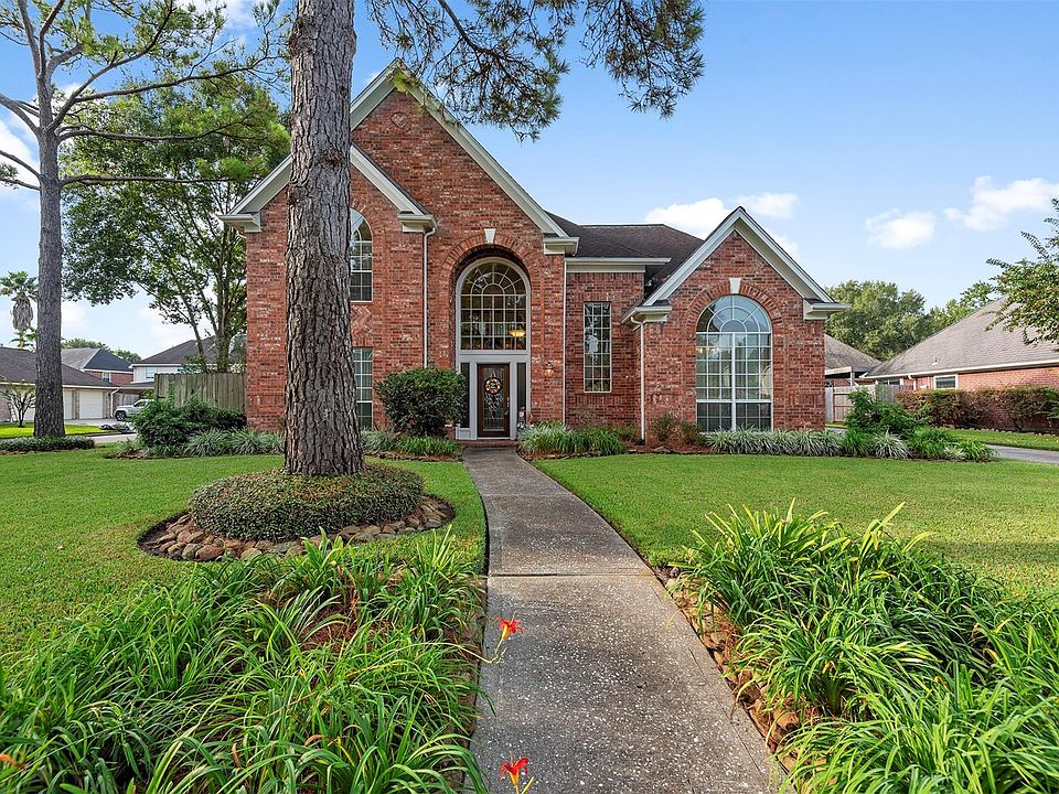 1st image of 20003 Powerscourt Dr