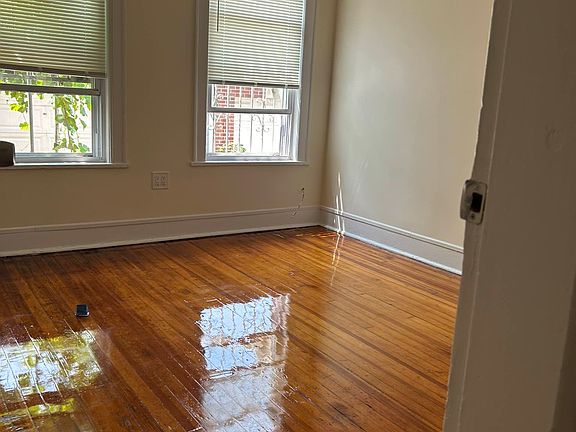 5th image of 21-18 Ditmars Blvd #1