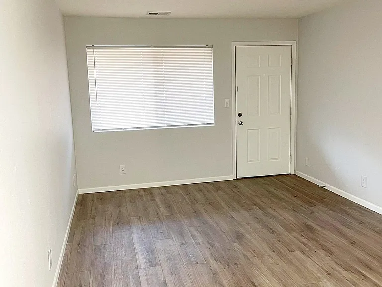 4915 Huntington Ave #6 — Photo 9