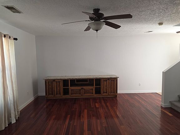 3rd image of 8316 Santa Clarita St NE