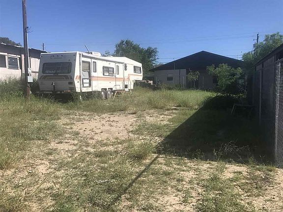 3rd image of 708 Juarez Ave