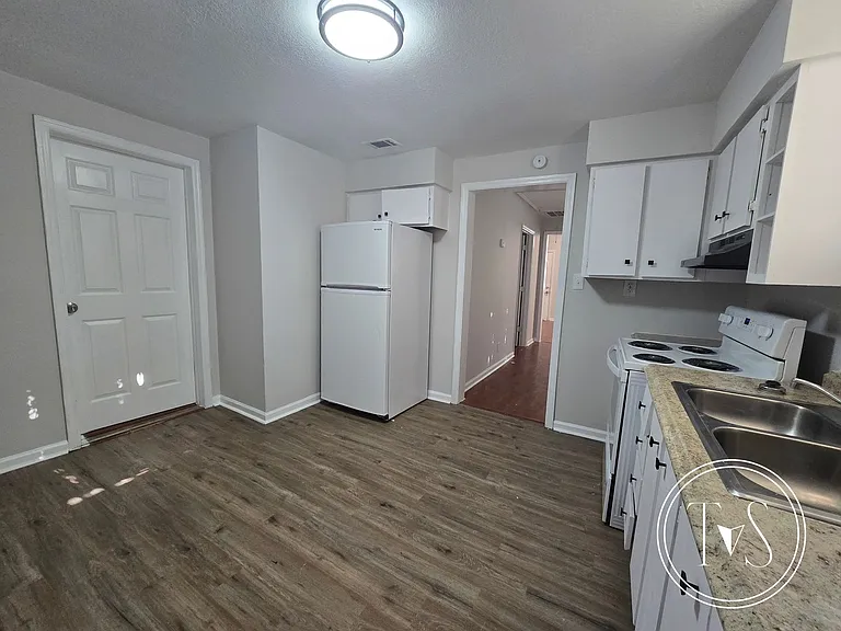 503 Gould St — Photo 12