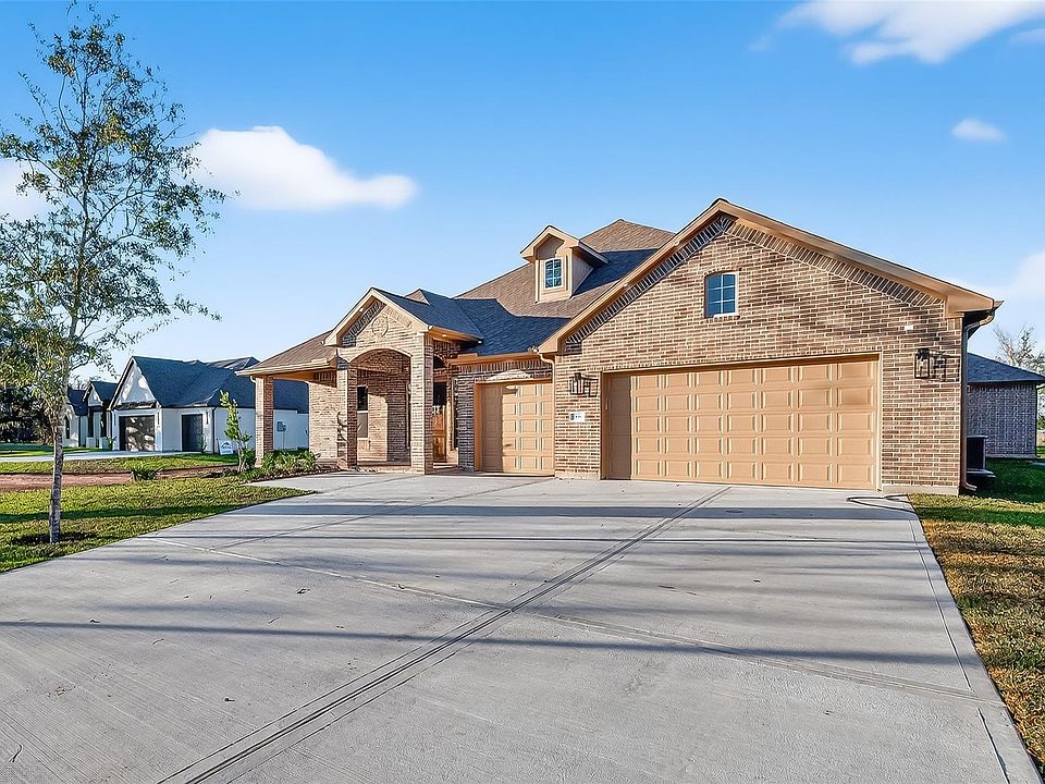 1st image of 350 Lakeland Cir