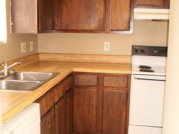 4th image of 2518 McMillan St