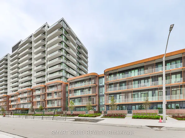 220 Missinnihe Way S #114, Mississauga, ON L5H 0A9