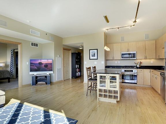 5th image of 215 10th Ave S Unit 428