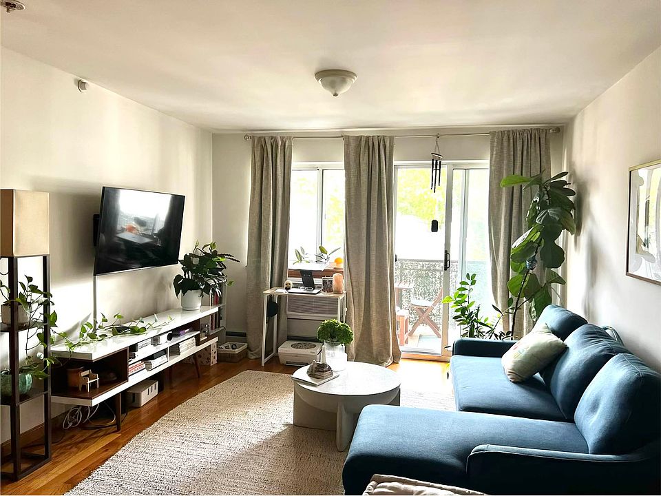 1st image of 2628 30th St APT 2R