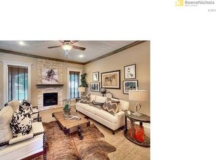 1217 SW Neelie Ln, Lees Summit, MO 64082