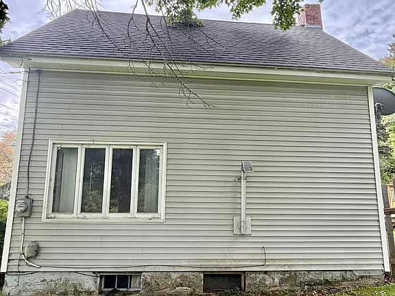 5th image of 257 Pleasant Street