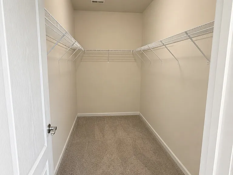 Owner's en suite; walk-in closet.