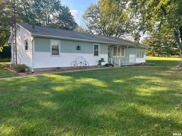 607 Meador Rd, Iuka, IL 62849
