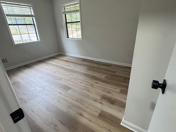 4th image of 482 Palm St