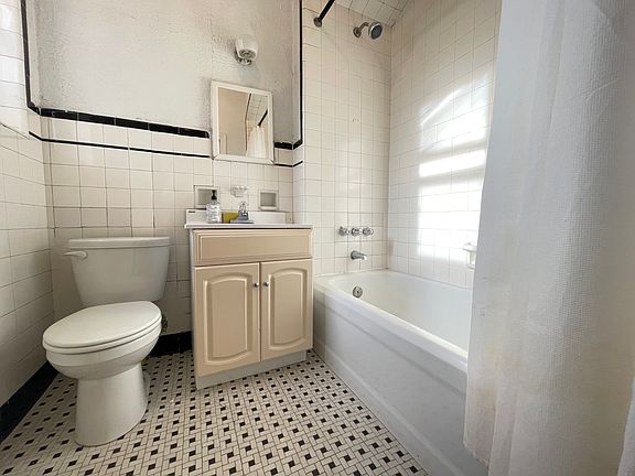 5th image of 34 Kensington Ave #11E