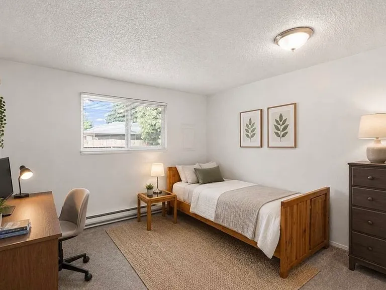 1202 Nelson St #2 — Photo 8