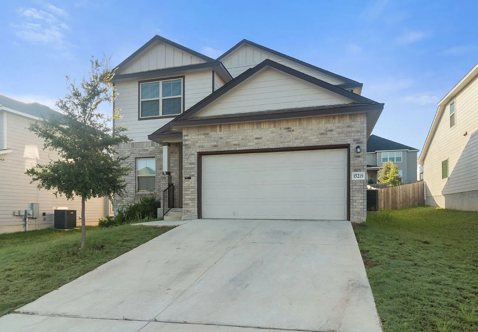 4 bed, 2.5 bath, 2459 sqft, $2,095 — Photo 2