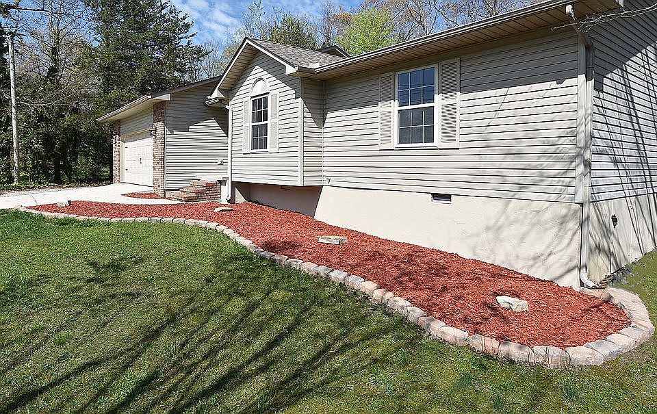 1st image of 131 Tulip Dr