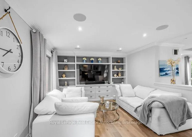 6760 Dolmage Ct — Photo 2