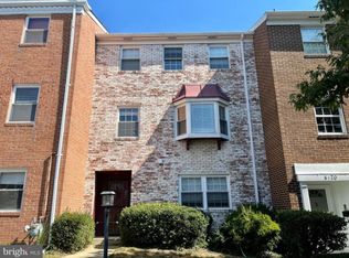 8122 Larkin Ln, Vienna, VA 22182