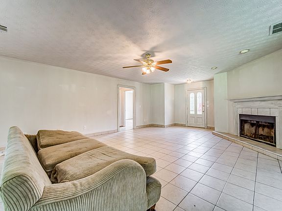 5th image of 1846 Christian Cir SE