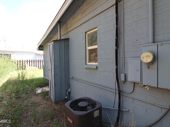 4th image of 585 W BANKER Avenue