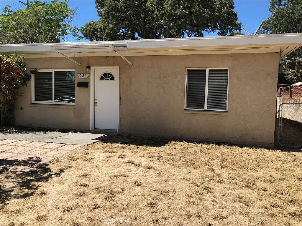 2 bed, 820 sqft, $1,400 — Photo 2
