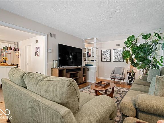 4th image of 1134 E 56th St