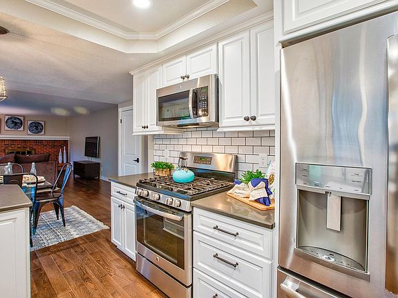 5th image of 7906 S Pennsylvania Ct