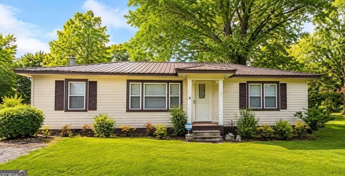 2 bed, 1100 sqft, $1,600 — Photo 1